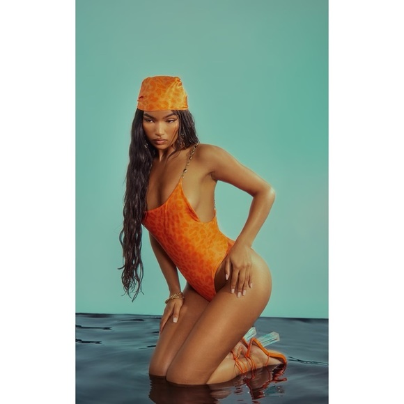 NEW PrettyLittleThing Orange Leopard Print Gold Chain Strap One Piece Size US 24 - Picture 3 of 10